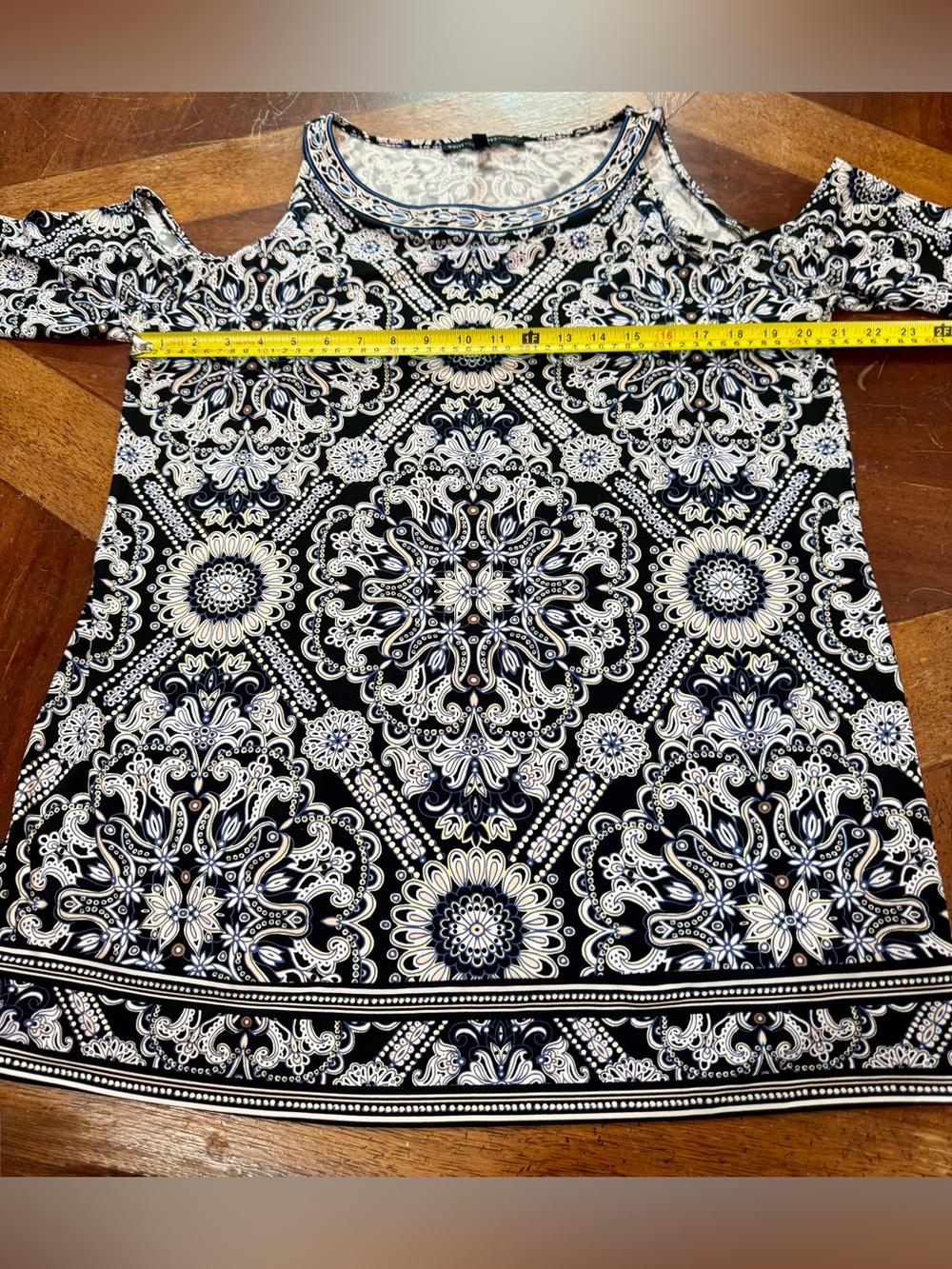 WHBM Black White Paisley Cold Shoulder Tunic Blouse XL Boho Chic - Picture 11 of 14